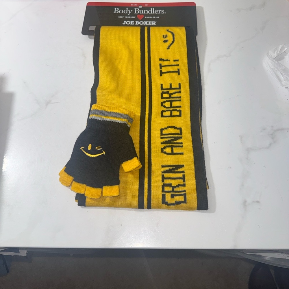 NWT Joe Boxer Grin and Bare It Yellow and Black Scarf and Glove Set - Kids